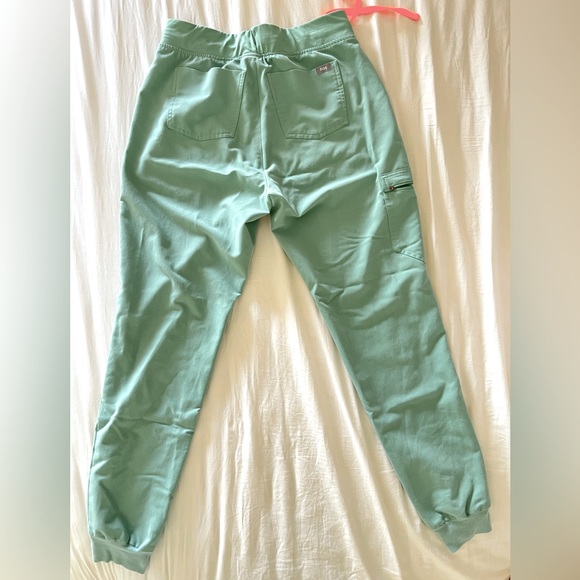 *altered* Figs Zamora jogger scrub pant Medium Tall in Jade - Picture 2 of 4